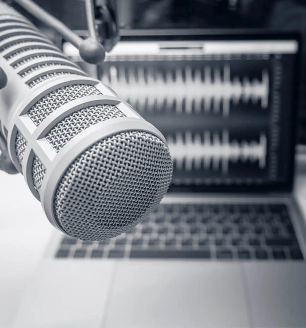 Microphone And Computer Ready To Listen To Zetadocs Expenses Express Podcast